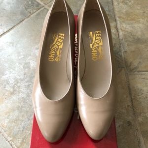 Salvatore Ferragamo Pumps 7.5